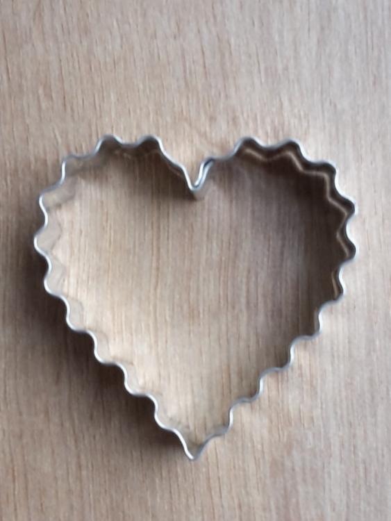 Vroubkované srdce (průměr 6 cm)