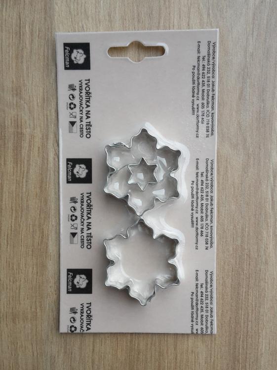 Sada vroubkovaných kytiček se středem (4,5 cm)